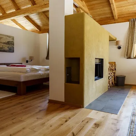 Weinhaus Nigl - Hotel, Restaurant Und Bed & Breakfast