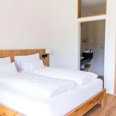 לינה וארוחת בוקר Weinhaus Nigl - Hotel, Restaurant Und *