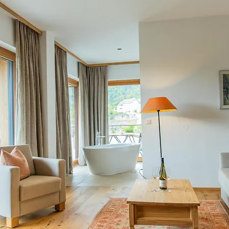 לינה וארוחת בוקר Weinhaus Nigl - Hotel, Restaurant Und *