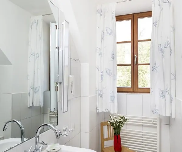 Weinhaus Nigl - Hotel, Restaurant Und Bed & Breakfast 4*