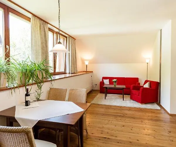 Weinhaus Nigl - Hotel, Restaurant Und Bed & Breakfast Senftenberg