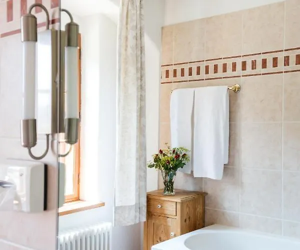 Weinhaus Nigl - Hotel, Restaurant Und Bed & Breakfast 4*