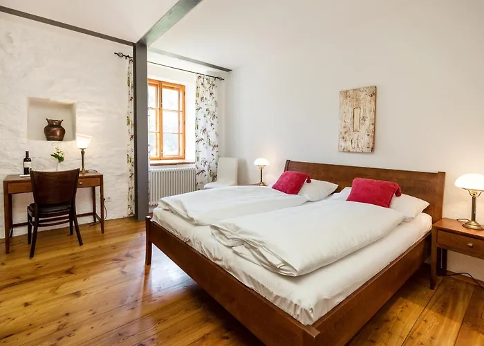 Weinhaus Nigl - Hotel, Restaurant Und Bed & Breakfast