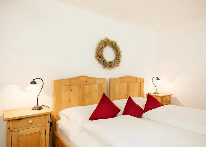 Weinhaus Nigl - Hotel, Restaurant Und Bed & Breakfast Senftenberg